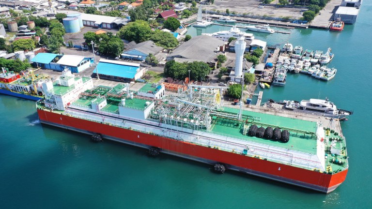 Regasification of LNG and provision at the import terminal